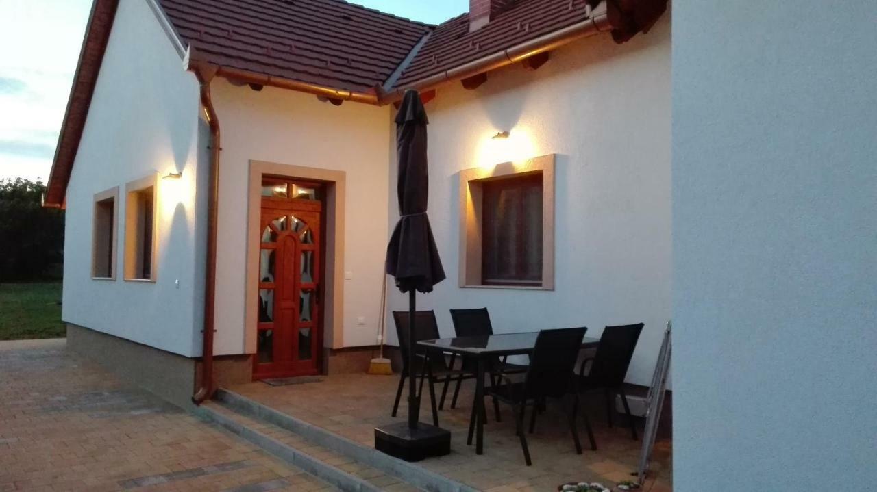 Égrelátó Vendégház Balatonakali Exterior foto